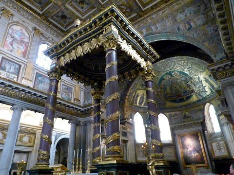 L'autel de la basilique